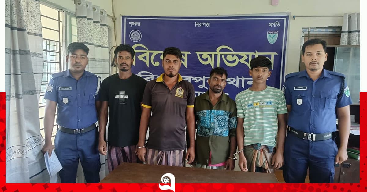 রুপসা নদীতে অভিযানে নৌকাসহ গ্রেপ্তার ৪