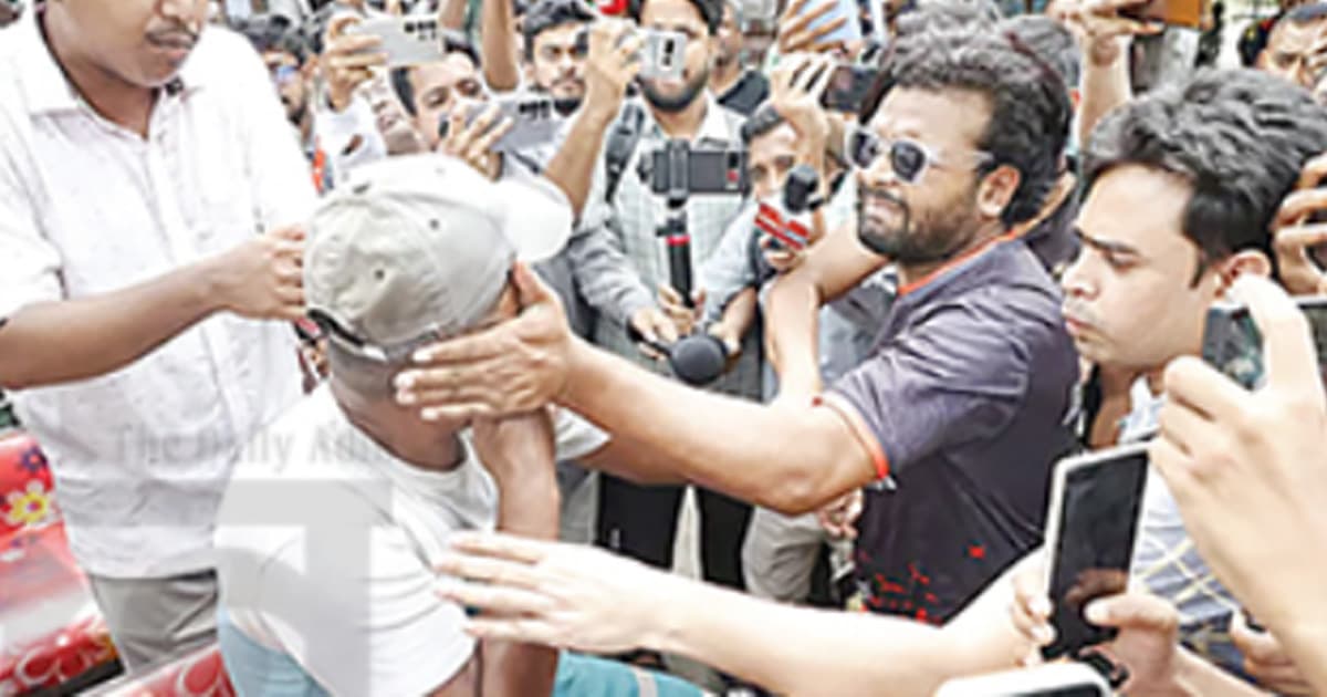 ৩২ নম্বরে ‘জয় বাংলা’ স্লোগান, ৩ জনকে মারধর