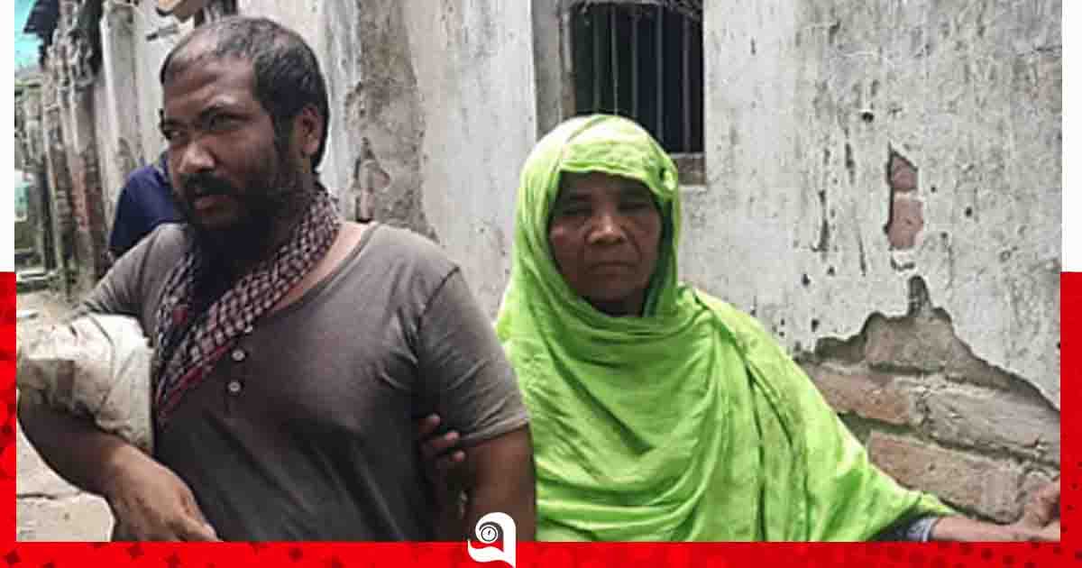 ৪০ বছর ধরে মায়ের সংসারের শেষ ভরসা মুকলেস