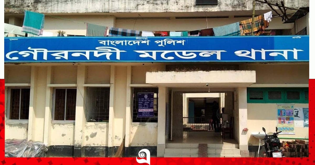 অস্ত্রের মুখে জিম্মি করে মাদ্রাসা শিক্ষকের ঘরে ডাকাতি