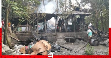 বাউফলে ভয়াবহ অগ্নিকাণ্ডে বসতবাড়ি পুড়ে ছাই