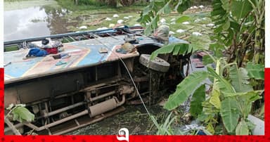 বাস-ট্রাকের মুখোমুখি সংঘর্ষে আহত ২০