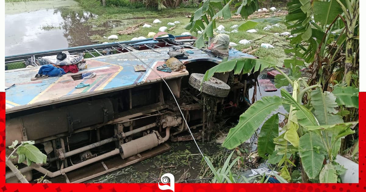 বাস-ট্রাকের মুখোমুখি সংঘর্ষে আহত ২০