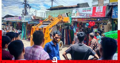 ফুটপাত দখলমুক্ত করতে উচ্ছেদ অভিযান