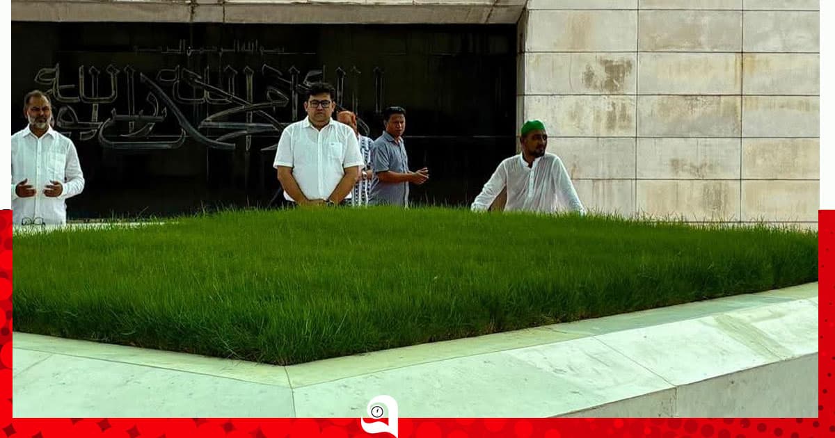 জিয়াউর রহমান ও খালেদা জিয়ার কবর জিয়ারত করলেন গোবিপ্রবি উপাচার্য