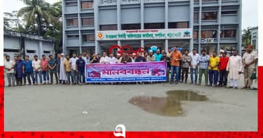 নিরাপদ সড়কের দাবিতে মানববন্ধন