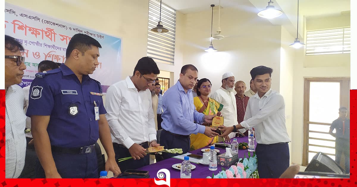 উপজেলা প্রশাসনের উদ্যোগে জিপিএ প্রাপ্তদের সংবর্ধনা