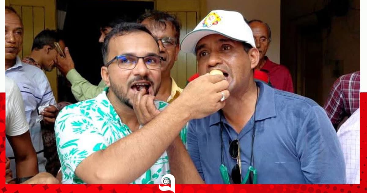 ঠাকুরগাঁও প্রেস ক্লাবে আনন্দ-মিষ্টি বিতরণ
