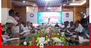 নেতার ভয়ে পালিয়ে বেড়ানো পরিবারের সংবাদ সম্মেলন