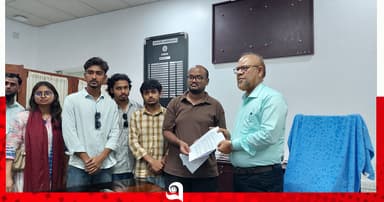 অধ্যাপকের স্থায়ী বহিষ্কারের দাবি রাবি শিক্ষার্থীদের