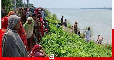 বালু বোঝাই ট্রলি উল্টে পদ্মায়, শিশু নিখোঁজ