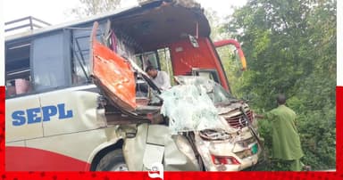 ঠাকুরগাঁও-দিনাজপুর সীমান্তে বাস-বাস মুখোমুখি সংঘর্ষ, আহত ১৫