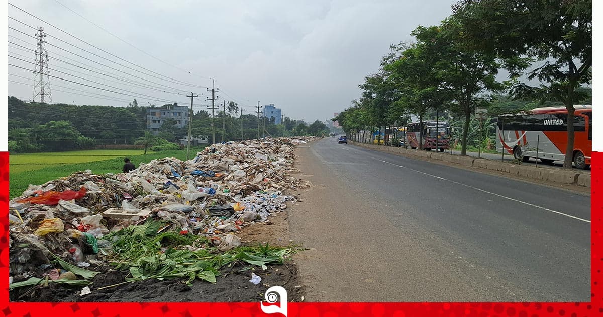 ময়লার স্তূপে ডেঙ্গু আতঙ্ক, দুর্গন্ধে অতিষ্ঠ পথচারী