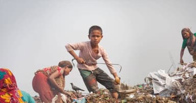 সীতাকুণ্ডে শিল্পের আলোয় শিশুরা অন্ধকারে
