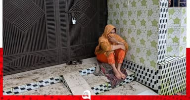 বিয়ের দাবিতে প্রেমিকের বাড়িতে তরুণীর অনশন