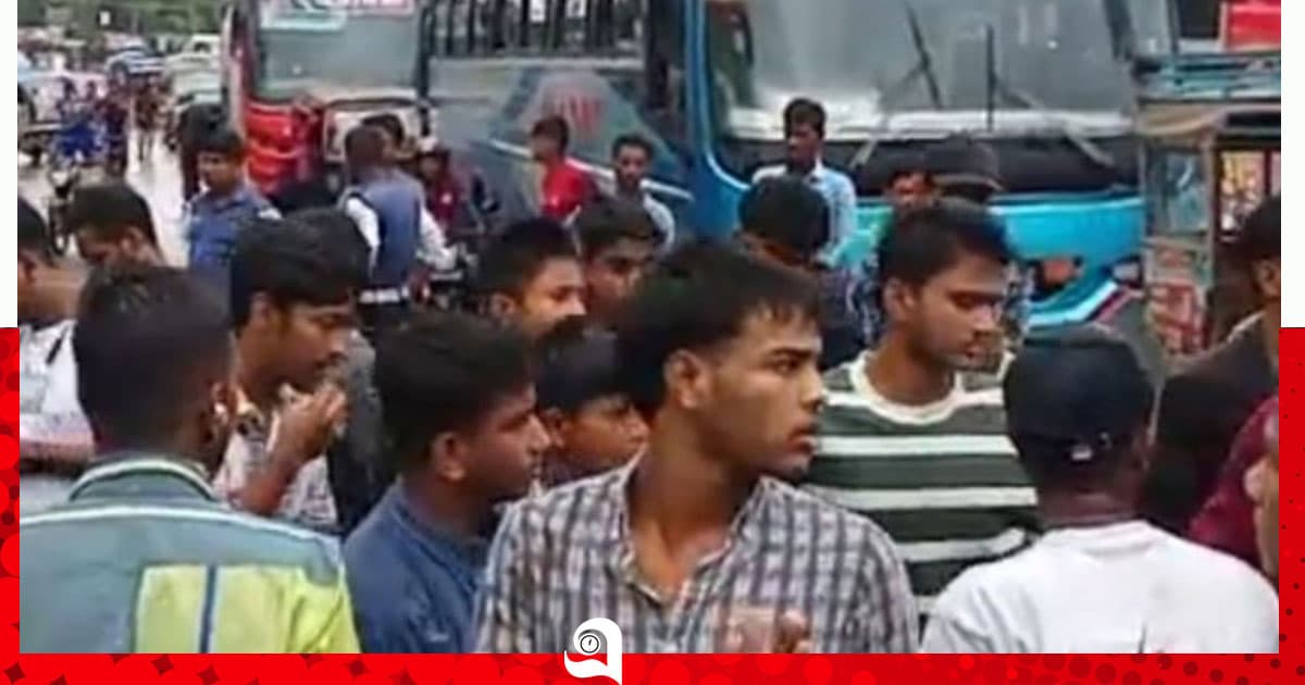 নিহত সিফাতের পরিবারকে ক্ষতিপূরণ দেওয়ার দাবিতে মহাসড়ক অবরোধ