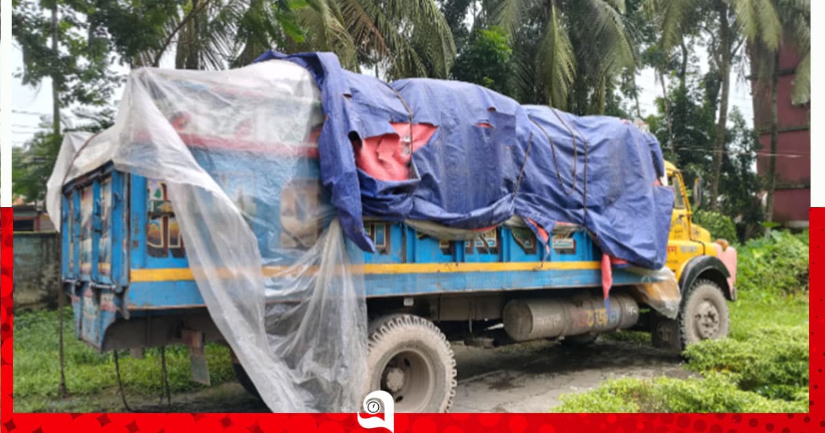 মিয়ানমারে পাচারকালে সার জব্দ, আটক ৪