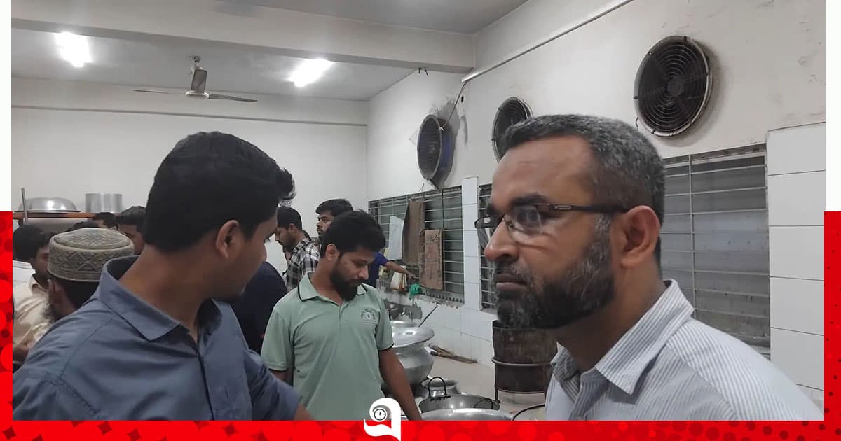 আহত শিক্ষার্থীদের দেখতে গিয়ে হাসপাতালে অবরুদ্ধ শিক্ষক