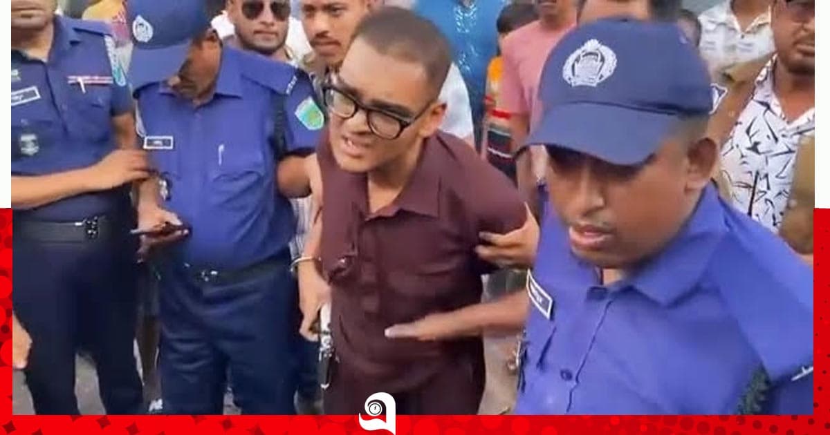 পর্যটন মন্ত্রী ও হুইপ দুলুর পথসভায় পিস্তলসহ যুবক আটক