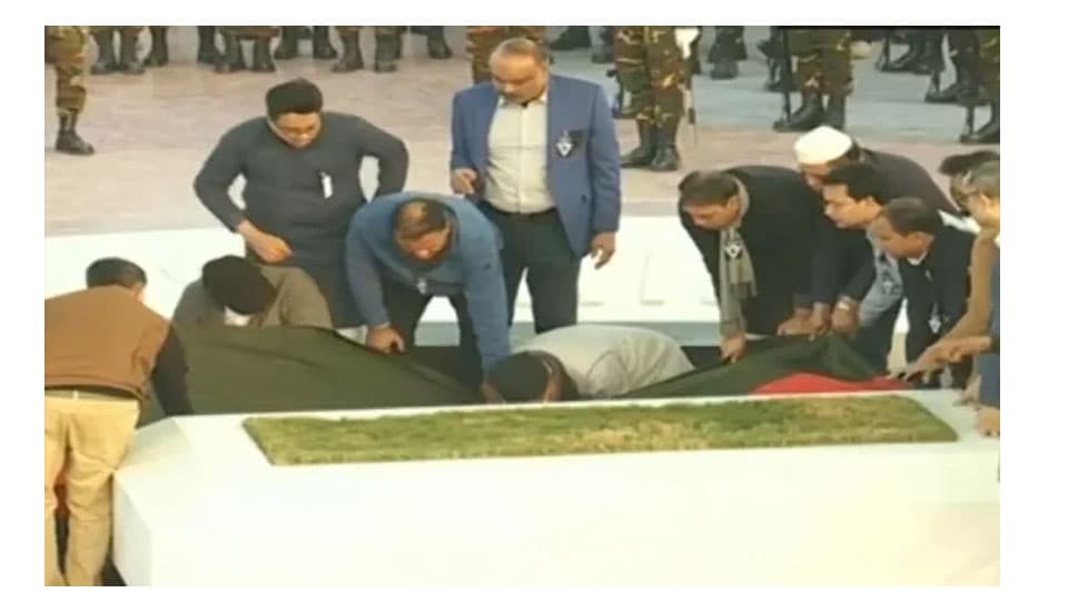 রাষ্ট্রীয় মর্যাদায় দাফন: চিরনিদ্রায় ‘আপসহীন নেত্রী’ বেগম জিয়া