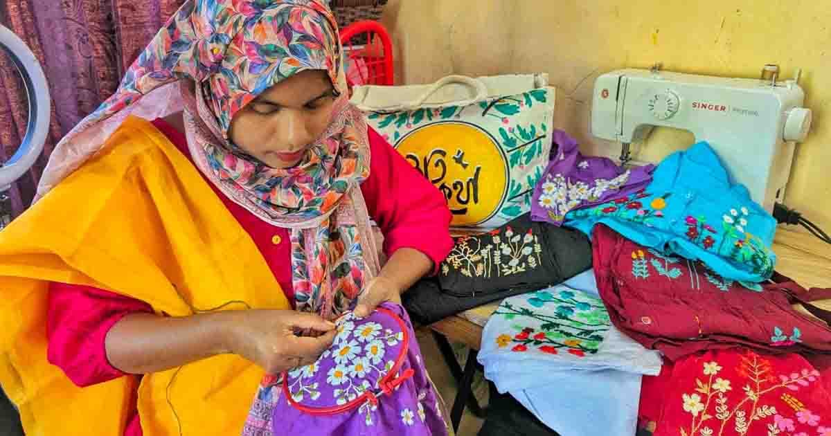 রঙ-তুলিতে ইতি পাটোয়ারীর উদ্যোক্তা হয়ে ওঠা