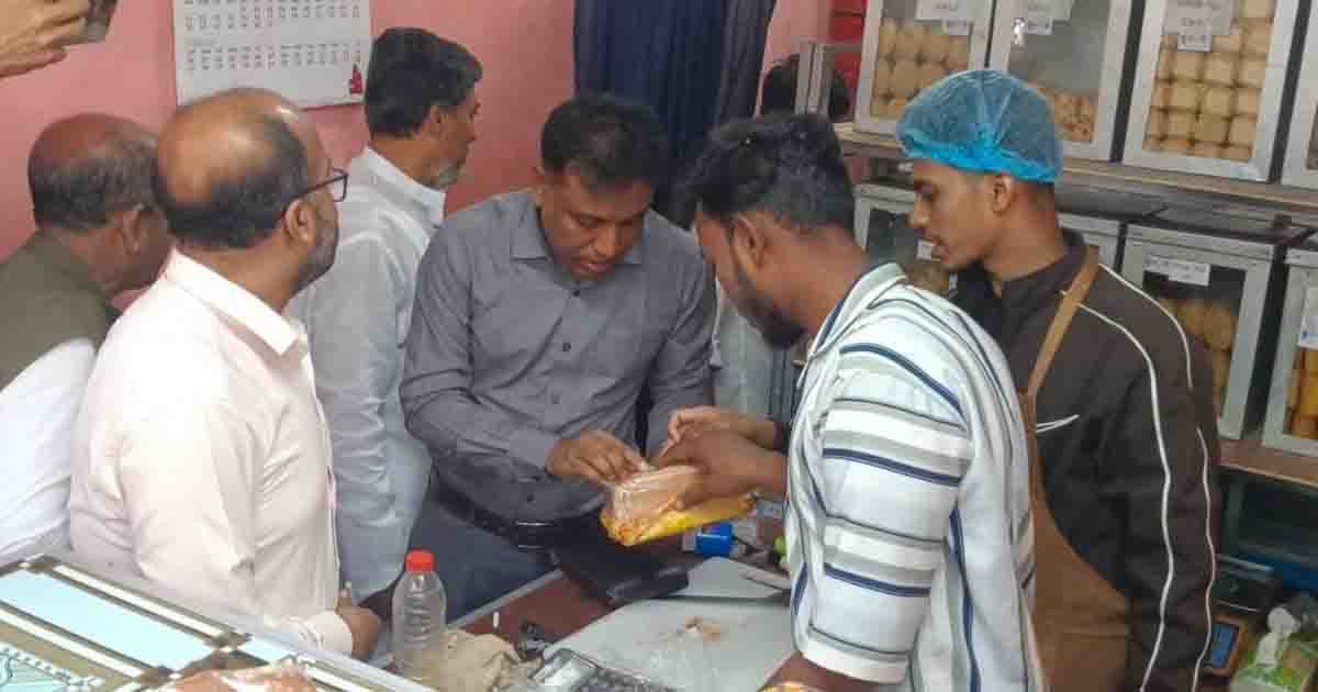 রাজৈরে এমপি জাহান্দারের উপস্থিতিতে ভোক্তা অধিকারের ঝটিকা অভিযান