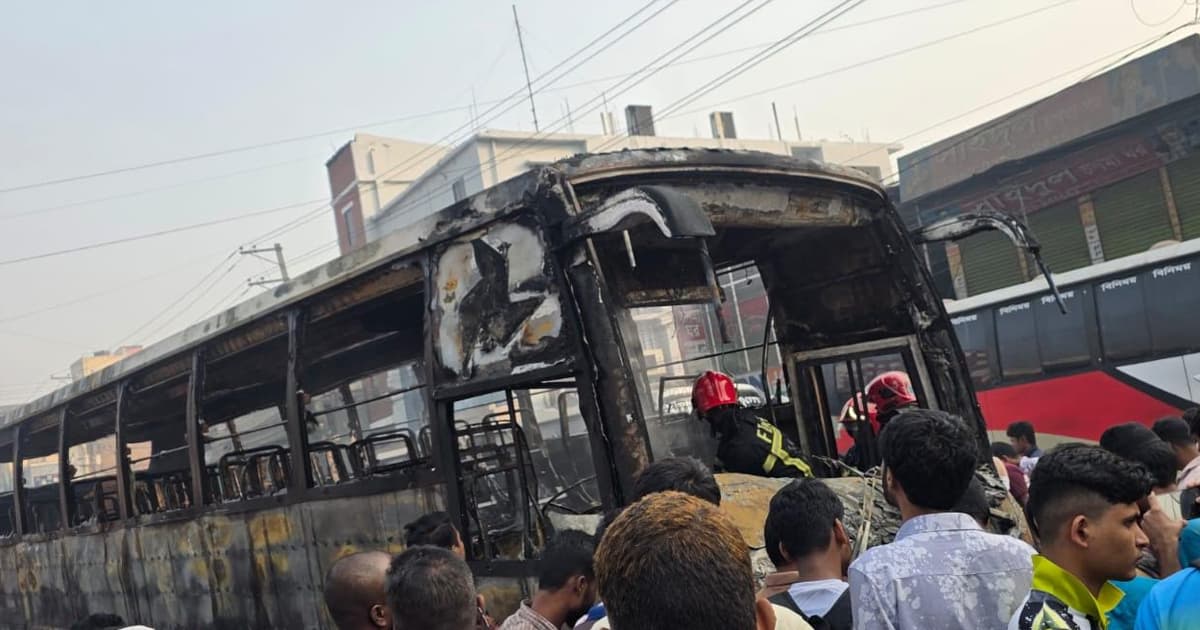 গাজীপুরে বাস-মোটরসাইকেল সংঘর্ষ, বাসে আগুন
