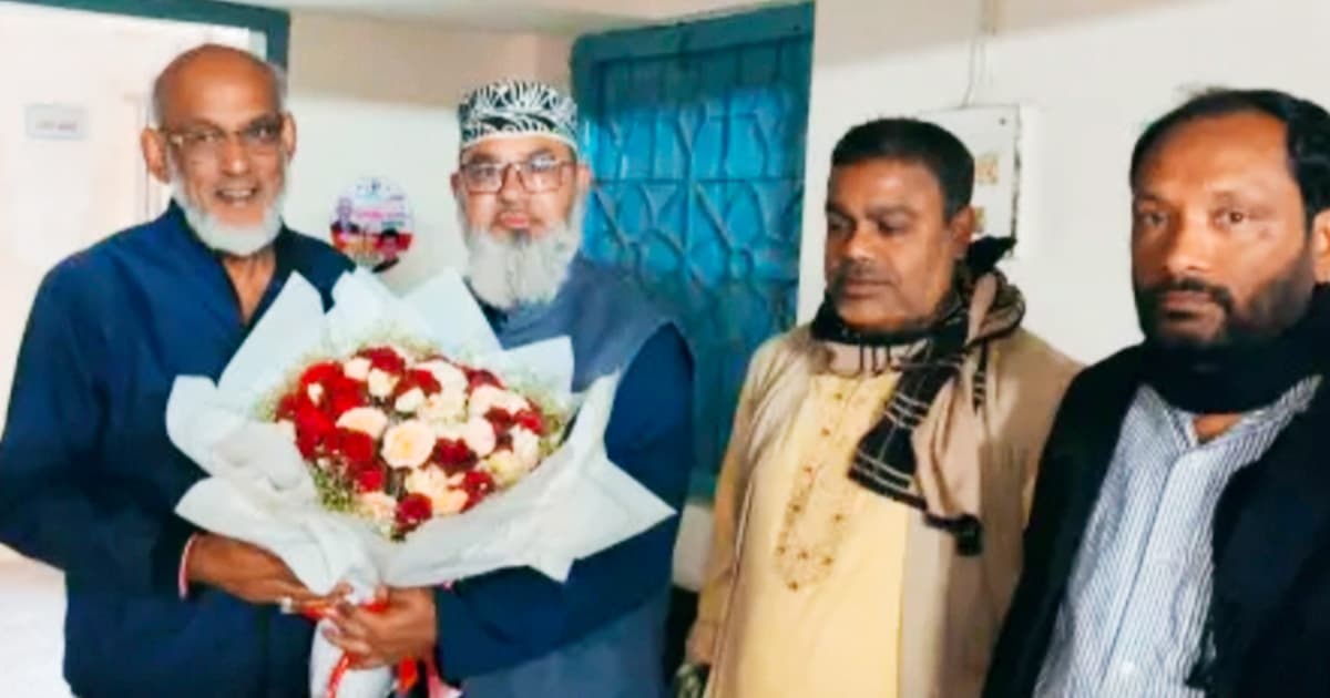 বিএনপি প্রার্থীর বাসায় ফুল নিয়ে গেলেন মাসুদ সাঈদী