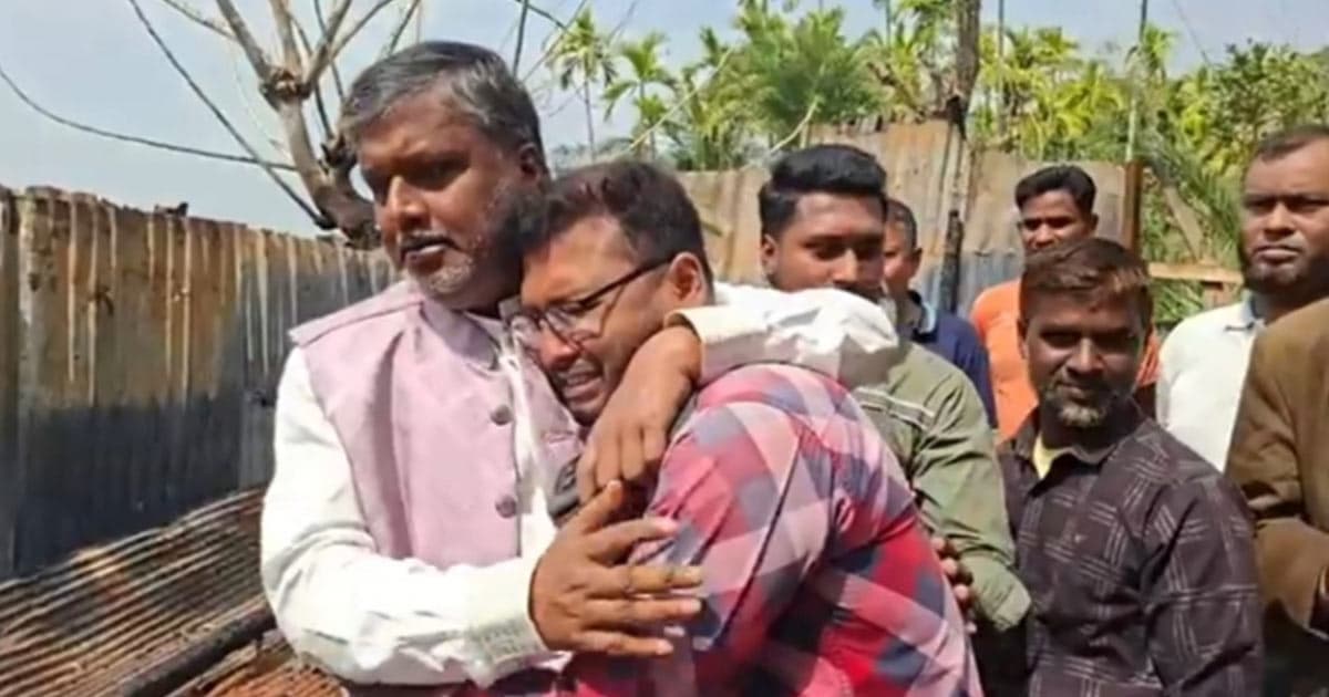 প্রতিবন্ধী যুবকের পাশে বিএনপি নেতা সোমনাথ দে