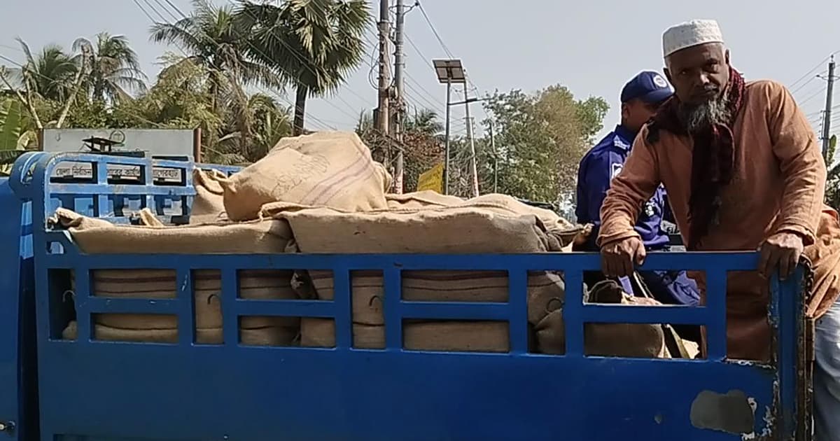 বাগেরহাটের উপজেলাগুলোতে পাঠানো হচ্ছে নির্বাচনী সরঞ্জাম