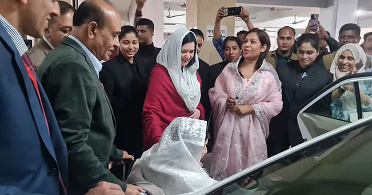 ভোট দিয়েছেন জুবাইদা রহমানের বৃদ্ধা মা