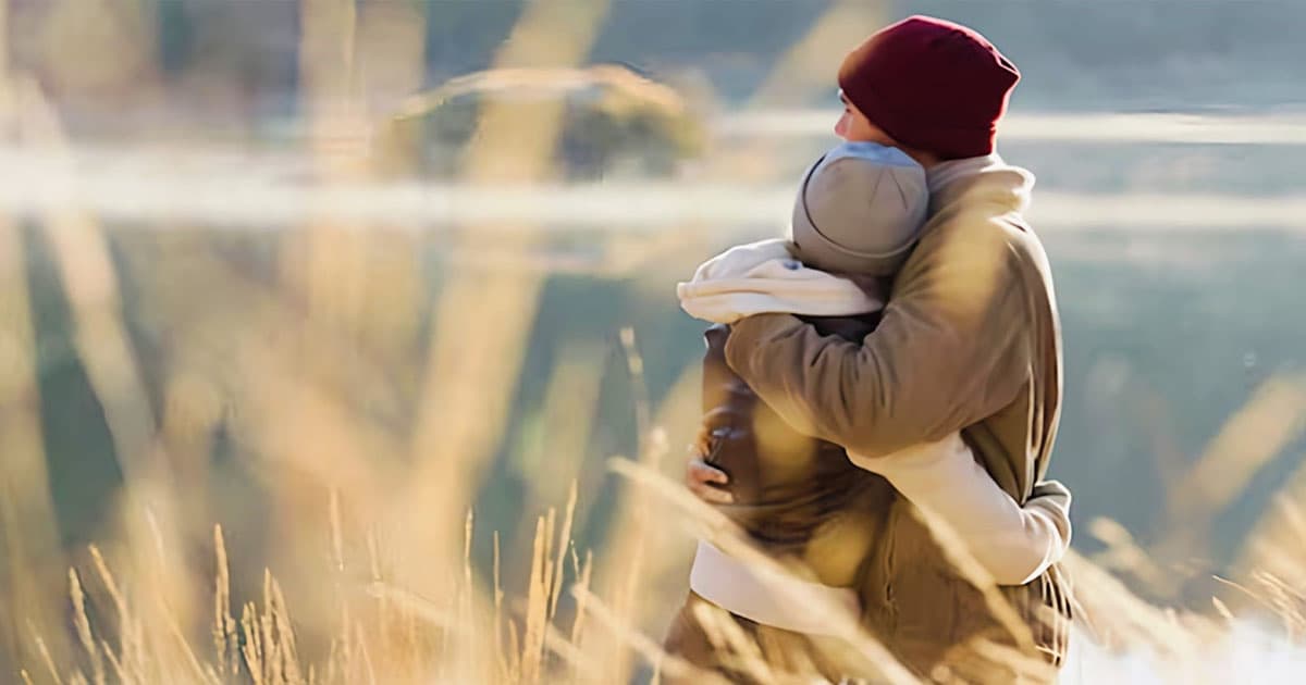 আজ ‘হাগ ডে’: আলিঙ্গনে উষ্ণতার বার্তা