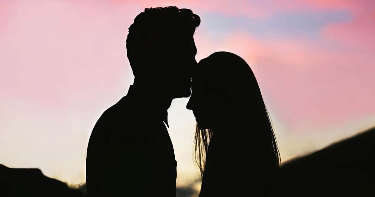 আজ ‘কিস ডে’