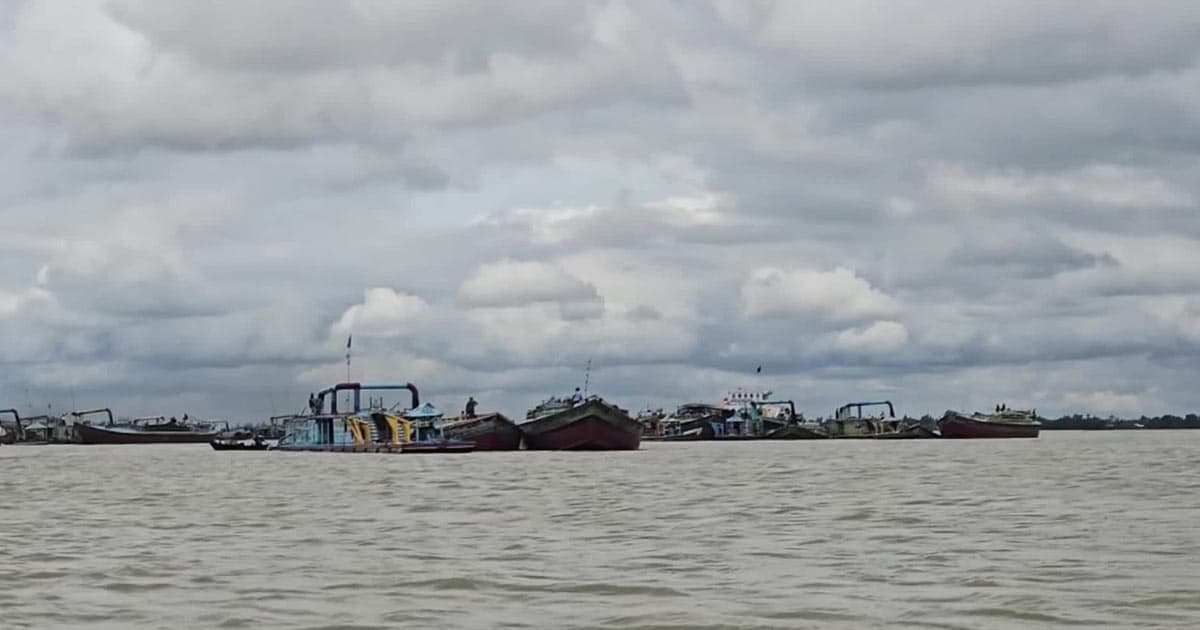 ব্রাহ্মণবাড়িয়ায় অবৈধ বালু উত্তোলনকারীদের গুলিতে আহত ৪