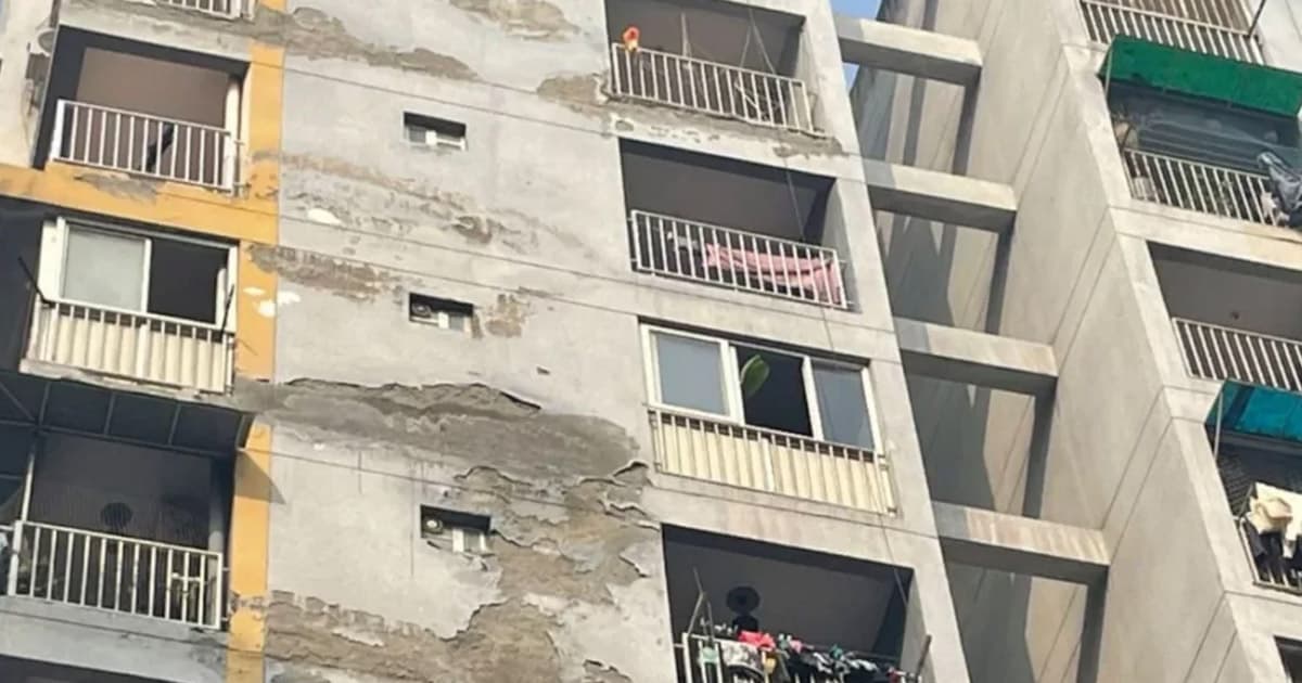 নবম তলা থেকে তিন বোনের লাফ দেওয়ার কারণ কী