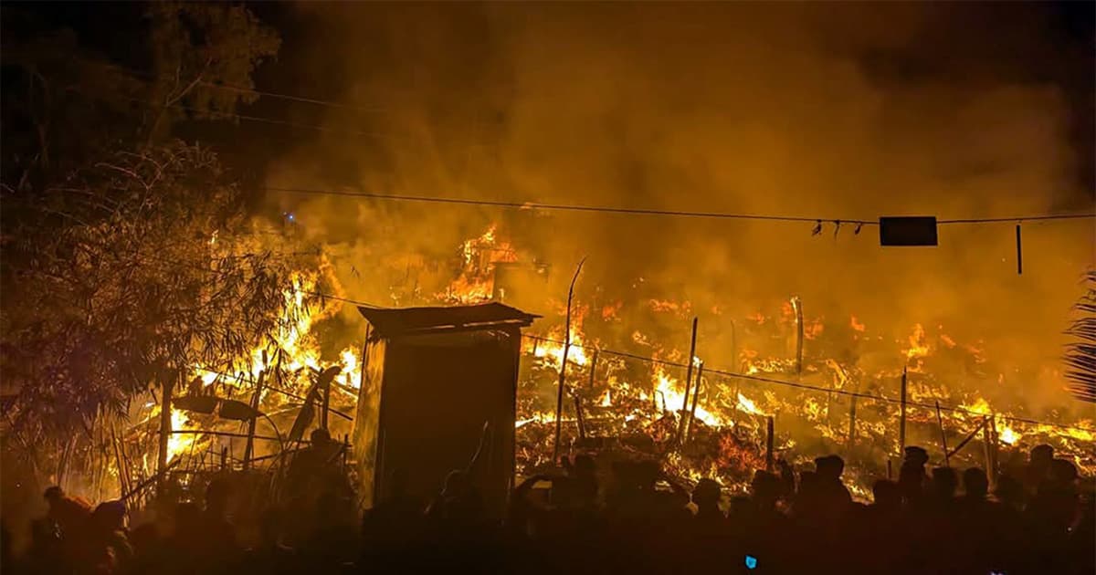 মধ্যরাতে উখিয়ার রোহিঙ্গা ক্যাম্পে আগুন