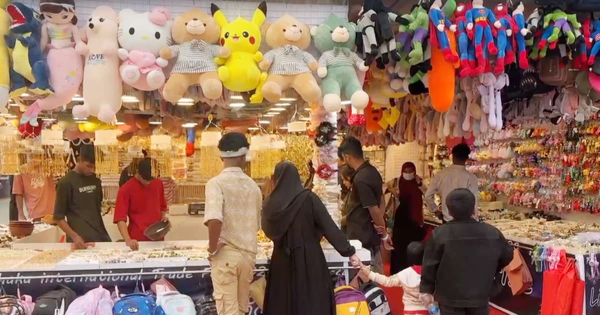 শীত-কুয়াশা পেরিয়ে দর্শনার্থী বাড়ছে বাণিজ্য মেলায়