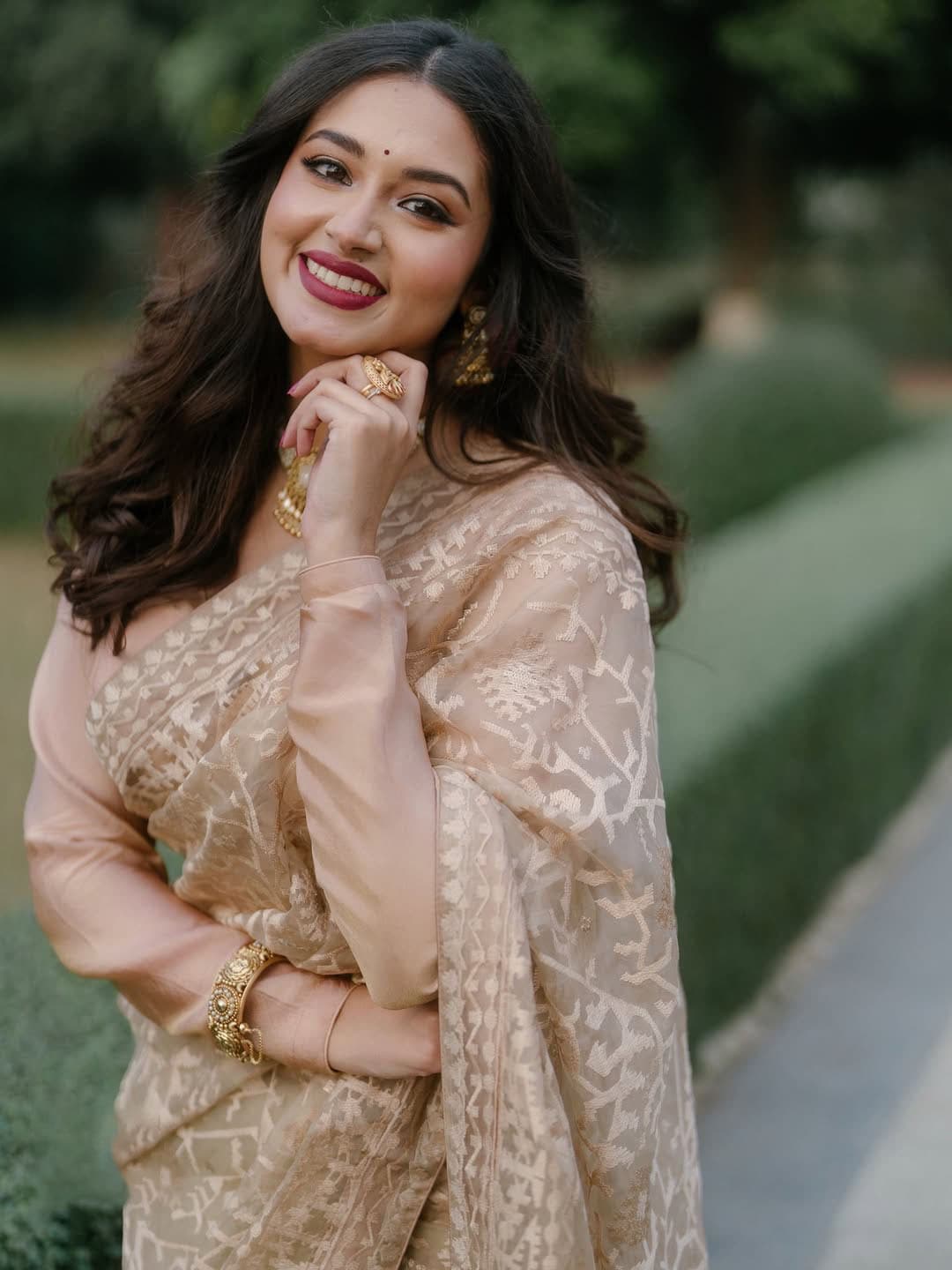 “প্রত্যেকটা মেয়ের শাড়ি পরার শখ জন্মায় মাকে দেখে।”