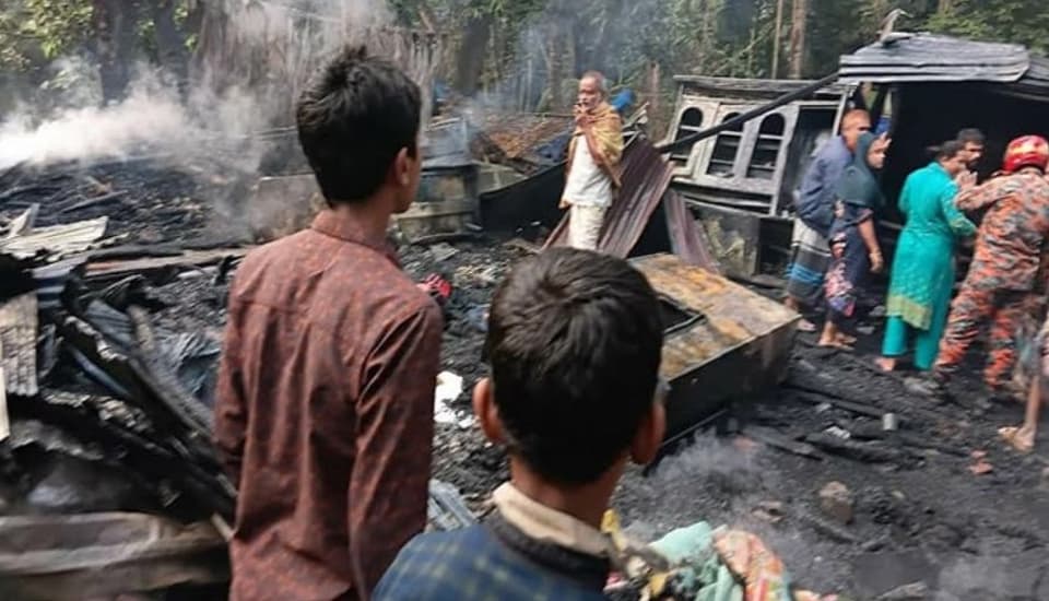 লক্ষ্মীপুরে অগ্নিকাণ্ডে ৪ মাসের শিশুর মৃত্যু