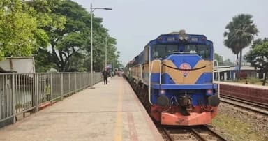 ট্রেনে ওঠার সময় তরুণীর মৃত্যু