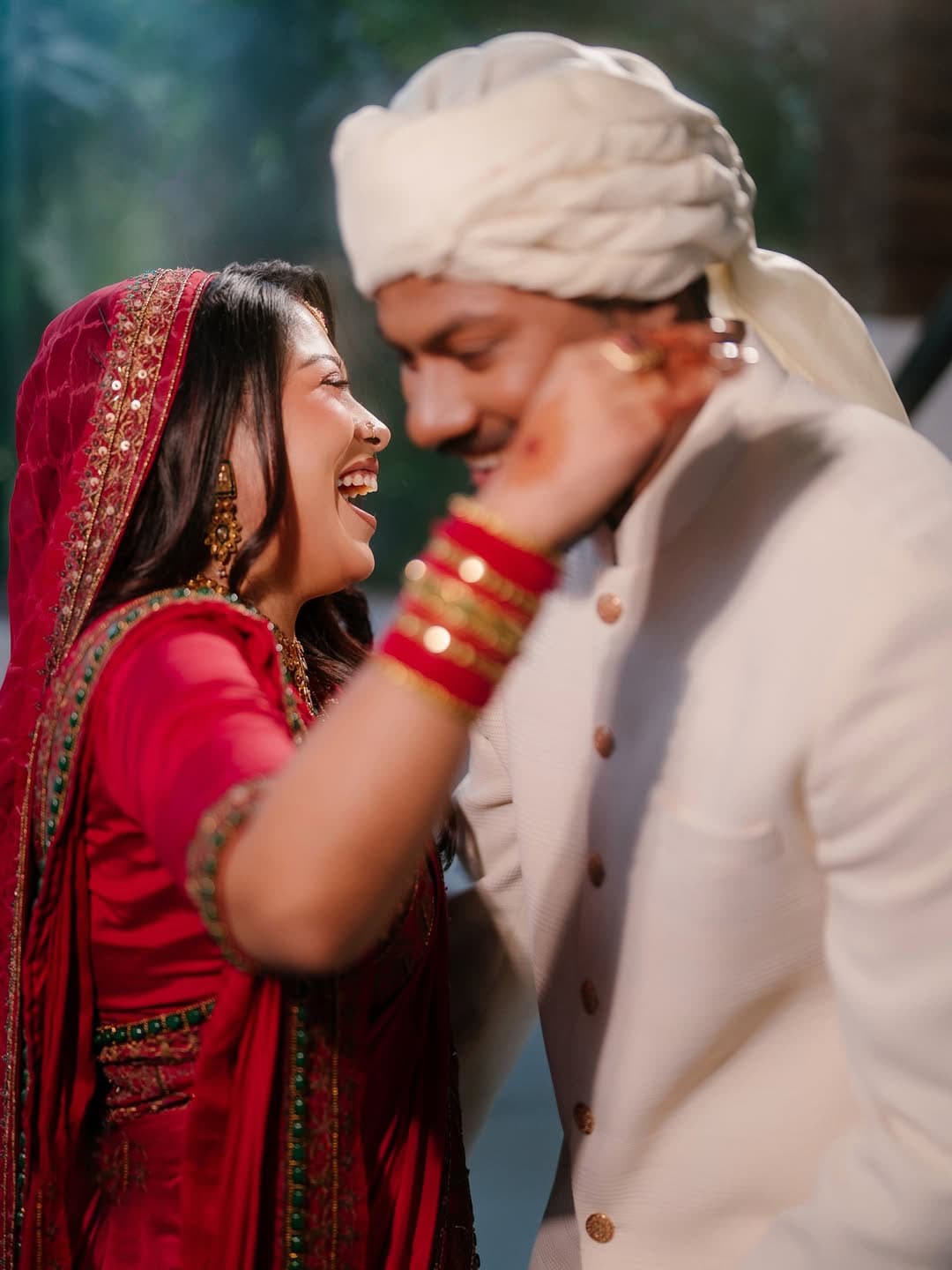 জীবন চলার পথে নতুন যাত্রার শুরুতে দোয়া চেয়েছেন রাফসান ও জেফার।
