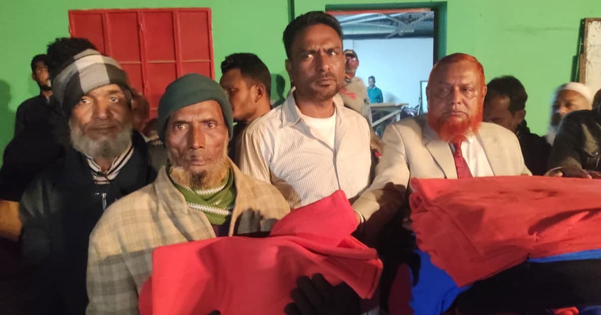 পটুয়াখালীতে শীতবস্ত্র বিতরণ