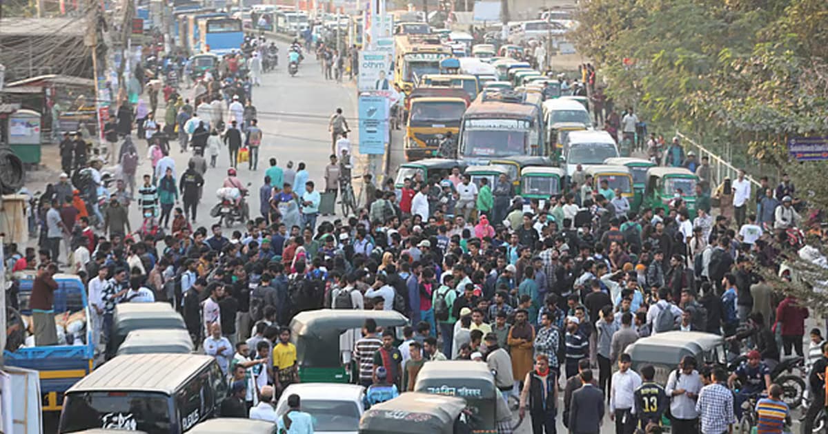 শাকসু নির্বাচন স্থগিতের প্রতিবাদে বিক্ষোভ, ভিসি অবরুদ্ধ