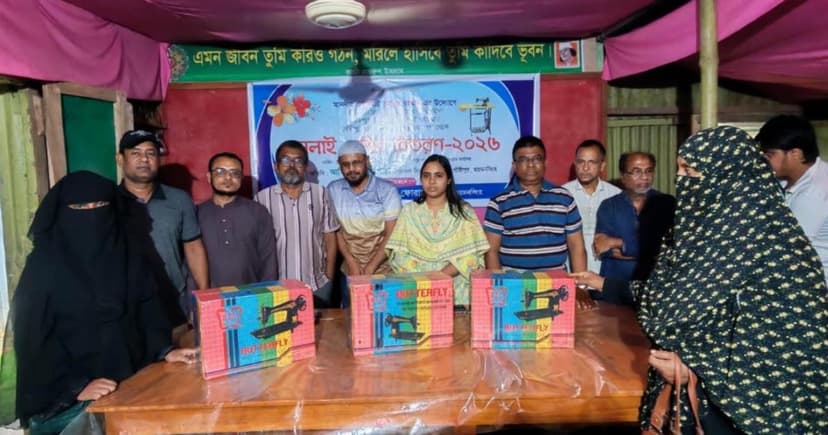 গৌরীপুরে নারীদের সেলাই মেশিন দিলেন সাংবাদিক ঐক্য ফোরাম