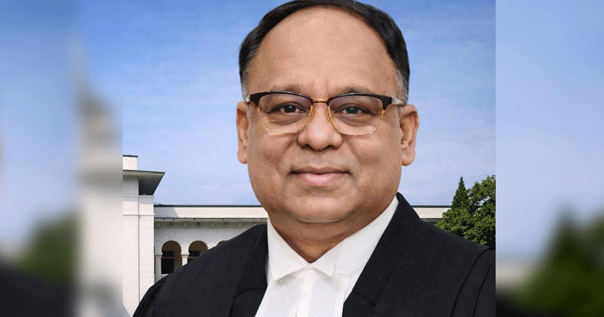 ‘বিচারকের আসন ছাড়ছি, ন্যায়ের আদর্শ নয়’
