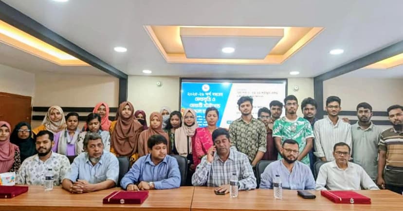 বিজ্ঞান ও প্রকৌশল অনুষদের শিক্ষার্থীদের মেধাবৃত্তি প্রদান