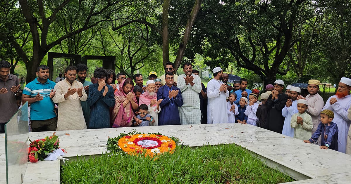 নুহাশপল্লীতে হুমায়ূন আহমেদের প্রয়াণ দিবস