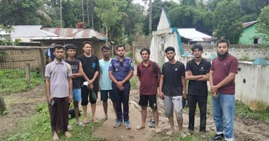 হামহাম জলপ্রপাতে আটকে থাকা পর্যটকদের উদ্ধার