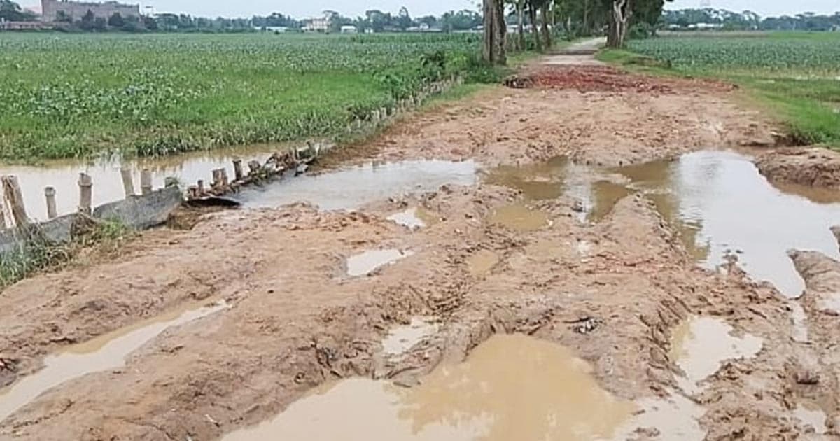 ঢলের পানিতে ভেঙ্গেছে সড়ক, সীমাহীন জনদুর্ভোগ