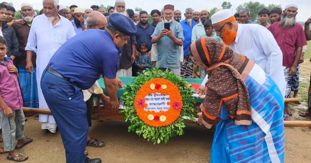 বিরামপুরে রাষ্ট্রীয় মর্যাদায় বীর মুক্তিযোদ্ধার দাফন সম্পন্ন